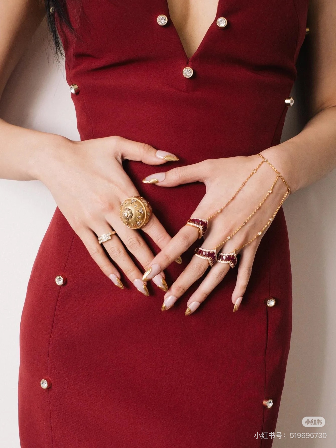 ❤️ Jennie shared a close-up of her ruby ring from yesterday !