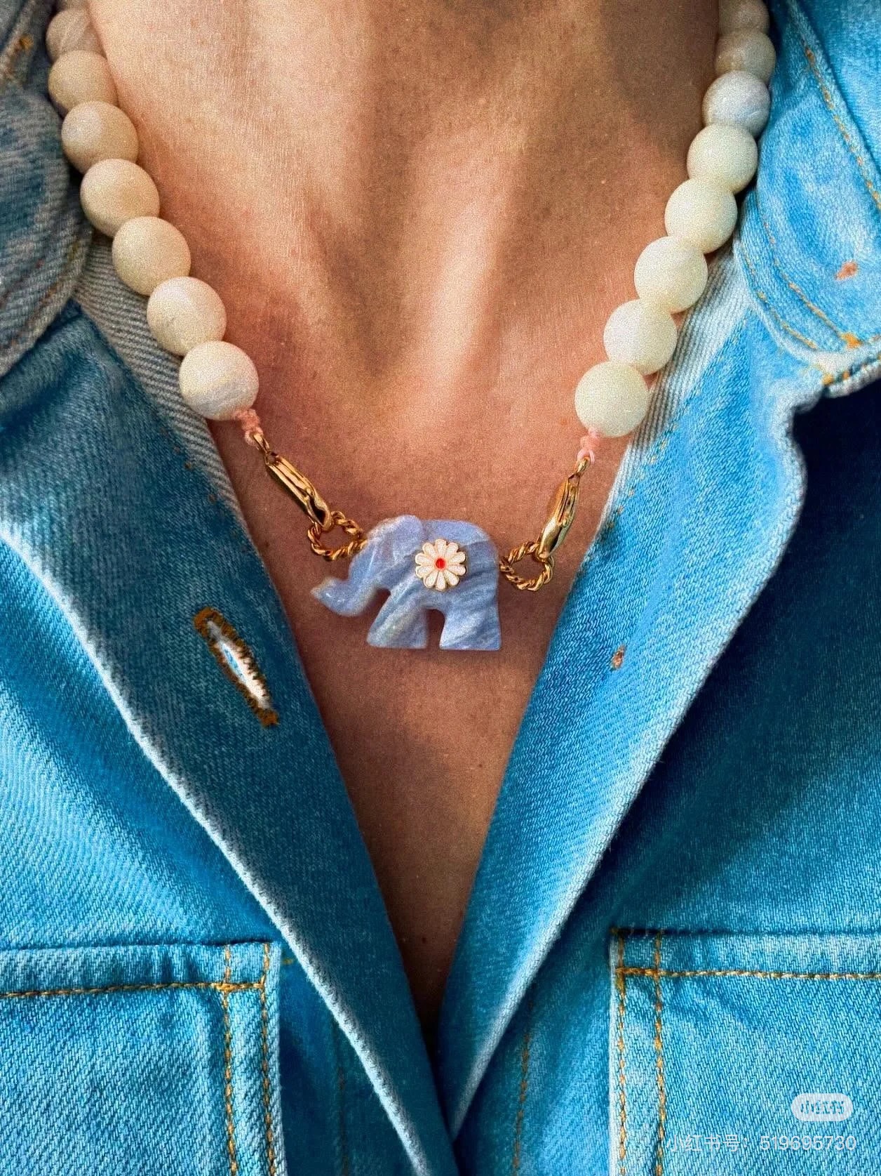 The Little elephant loved by French girls ✨ carries the refined confidence of Paris.