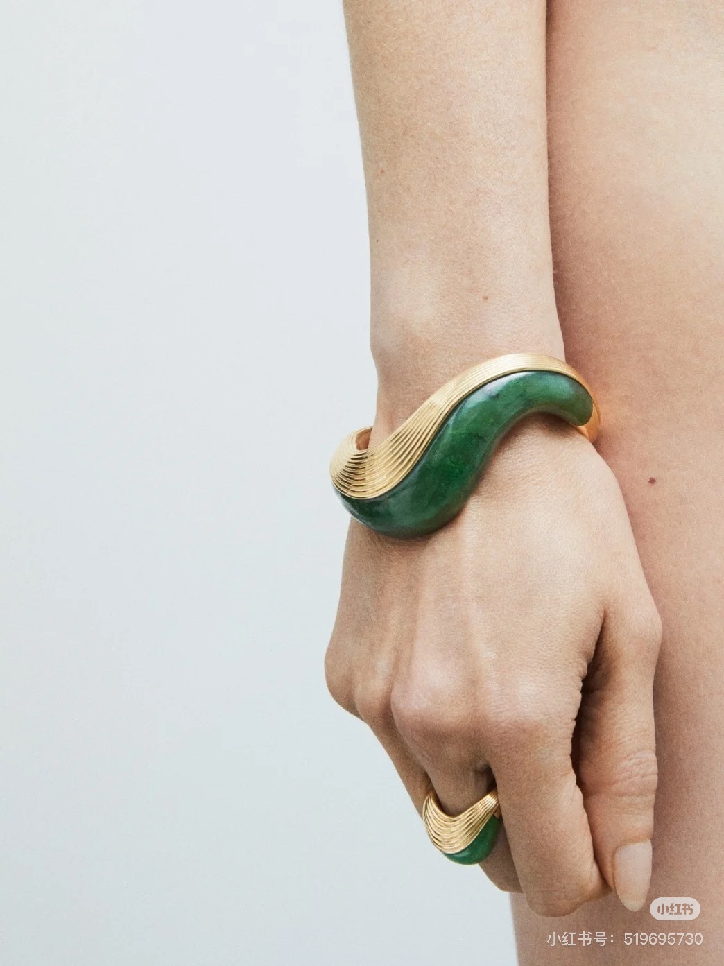 With jade-toned softness,this bracelet shimmers like a flowing creek.