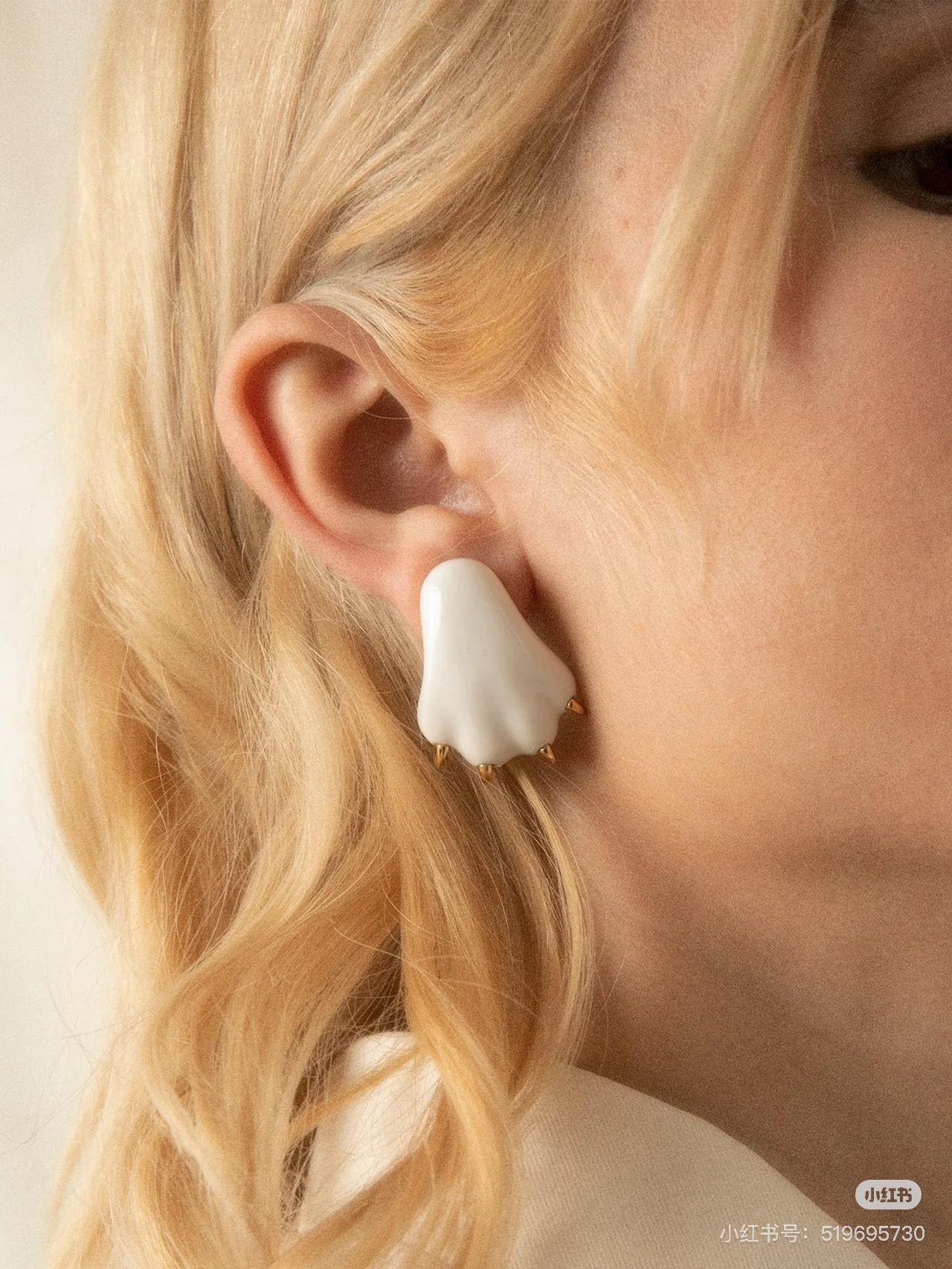 Ceramic+Jewelry? An unforgettable little statement piece.