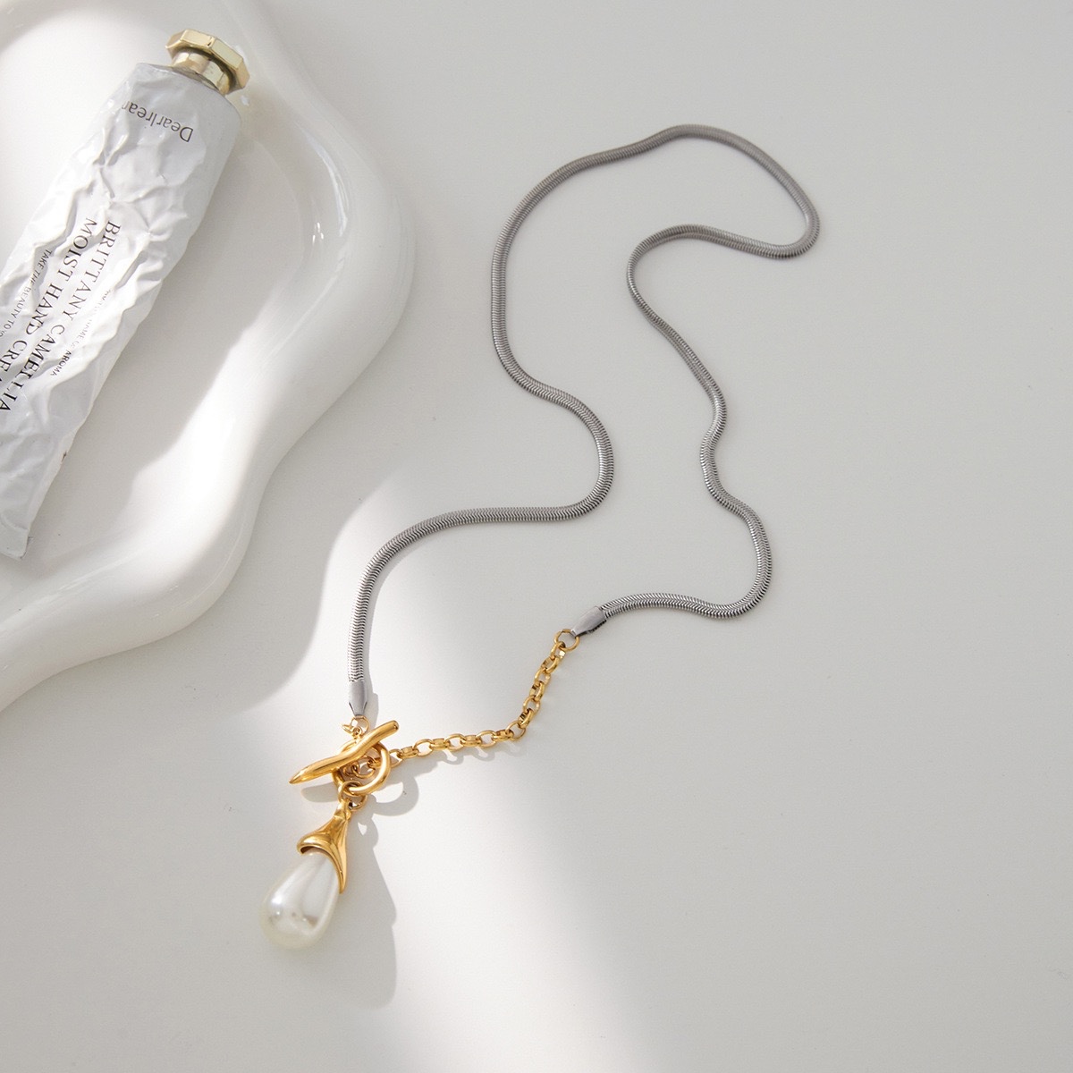 Dual-Tone Pearl Pendant Sweater Chain Necklace