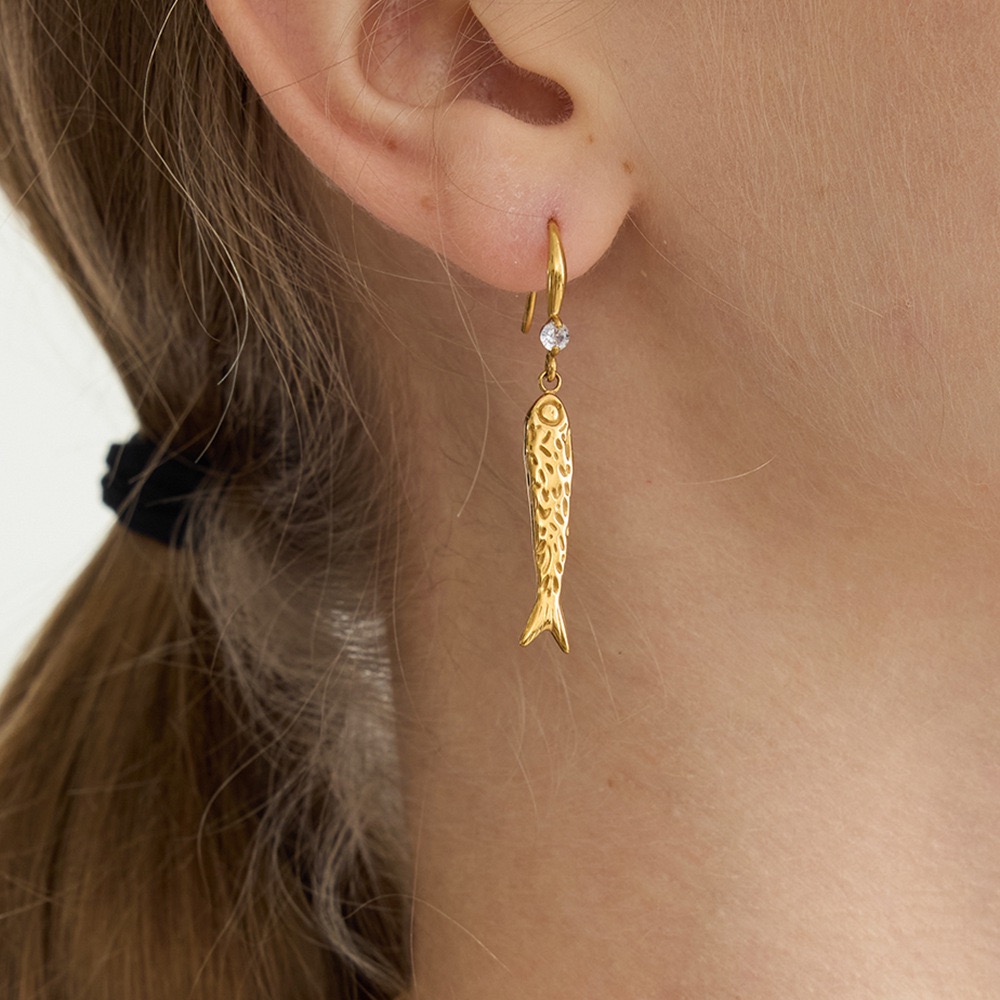 Minimal Fish Drop Earrings